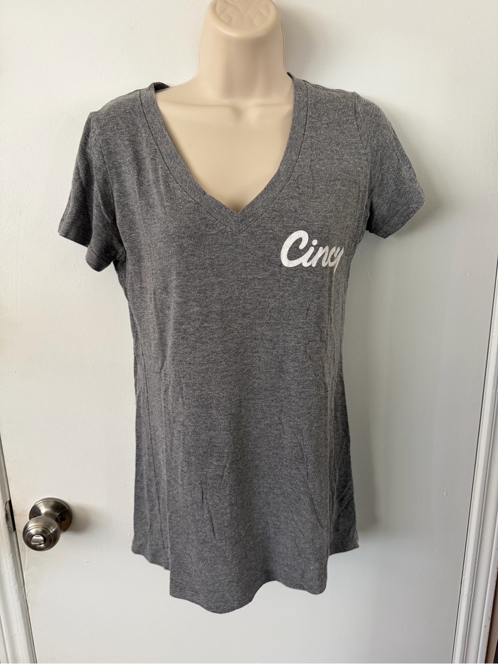 Cincy Gray V-Neck Graphic Tee - M